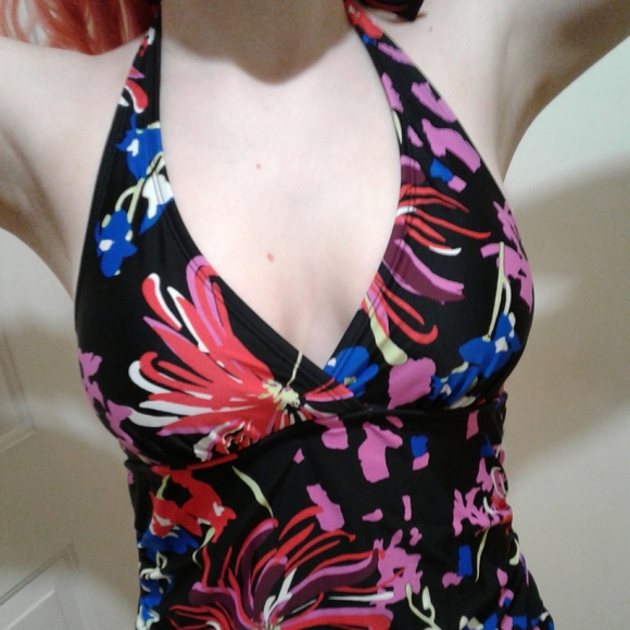 🌺 Like New DIP One Piece Skirted Swimsuit - Picture 4 of 8